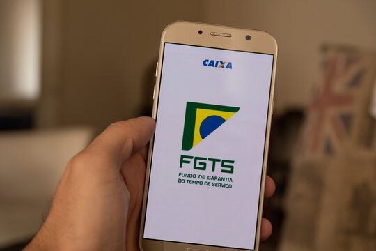 FGTS (Brazilian Guarantee Fund) application on the smarthphone screen. Text: Long-term guarantee fund, Sao Paulo, Brazil - 17/09/2020