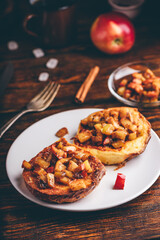 French toasts with caramelized apple