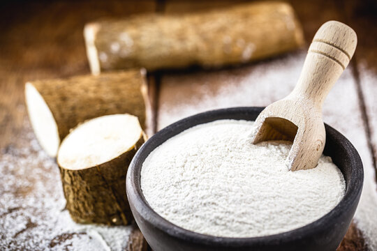 clay pot handmade with cassava flour, Brazilian cassava flour, called polvilho, cassava starch, carim&atilde; or gum, cassava starch, manioc, cassava, castelinha or uaipi, maniva