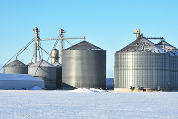 Obraz premium Grain Bins in Winter
