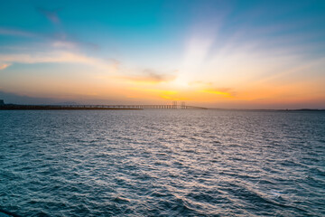 Obraz premium China's famous cable-stayed bridge, Jiaozhou Bay Sea-Crossing Bridge in Qingdao, Shandong Province and the sea scenery