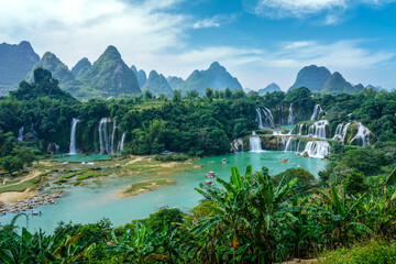 The beautiful and magnificent Detian Falls in Guangxi, China
