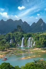 The beautiful and magnificent Detian Falls in Guangxi, China