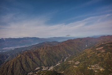 渓谷と山一面の紅葉を空撮　長野県大鹿村鳥倉フライトエリアにて