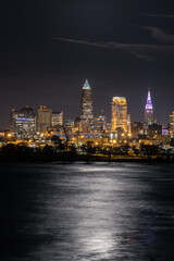Fototapeta premium Cleveland ohio at night during a blue moon 2020 skyline