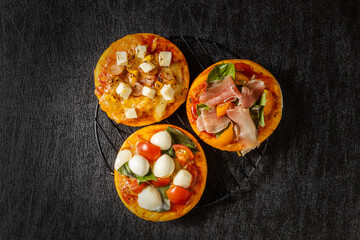 Fototapeta na wymiar ピッツア　Italian home-made pizza