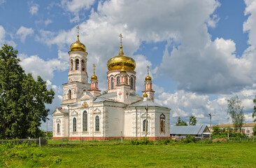 Fototapeta na wymiar Old functioning Orthodox Church of the Nativity of Christ in the village of Lebyazhye, Ulyanovsk region