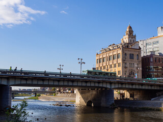 Fototapeta premium 朝の四条大橋