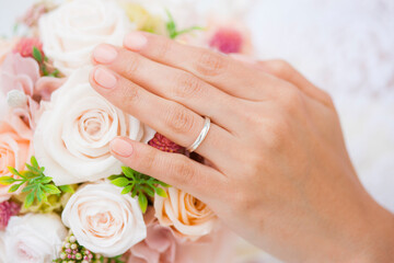 Obraz na płótnie Canvas 結婚指輪とウェディングブーケ
