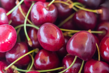 Kaiserkirschen Kirschen rot Nahaufnahme mit Wassertropfen 