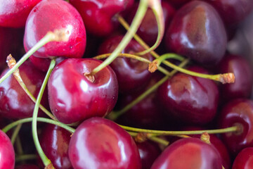 Kaiserkirschen Kirschen rot Nahaufnahme mit Wassertropfen 