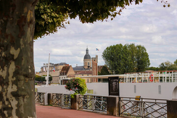 Naklejka premium beautiful view of the embankment in France, in the city of Chalon-sur-Saone