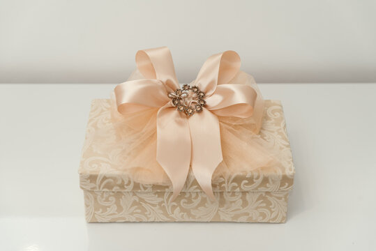 decorative wedding gift box with bow brooch