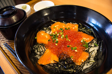 鮭とイクラとご飯の丼
