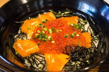 鮭とイクラとご飯の丼