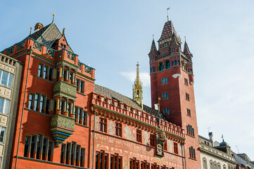 Obraz premium Basel, Rathaus, Marktplatz, Basel-Stadt, Altstadt, Stadt, Altstadthäuser, Stadtrundgang, Grossbasel, Rhein, Sommer, Herbst, Schweiz
