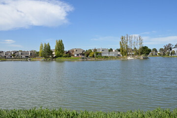 アメリカの計画住宅地：レッドウッド・ショアーズの街並み