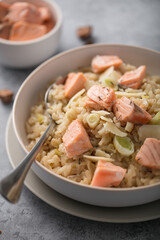 Risotto aux poireaux, saumon et herbes de provence
