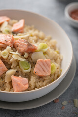 Risotto aux poireaux, saumon et herbes de provence