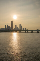 Obraz premium 鉄橋と夕陽