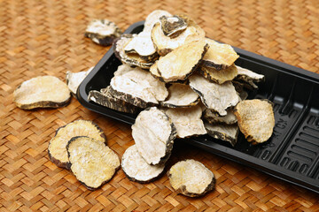Peruvian ginseng or maca Lepidium meyenii, dried root and pow ，slice