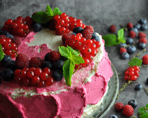 Berry cake with cream . Close-up