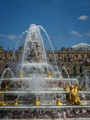 bassin dans les jardins du ch&acirc;teau de Versailles