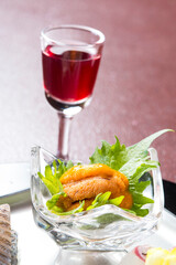 食前酒と濃厚なウニ