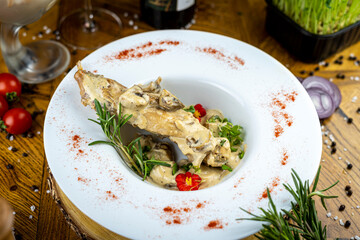 Rabbit with cream sauce and mushrooms