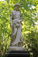 Frauenstatue