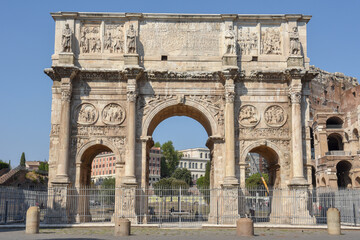 Fototapeta na wymiar Arch of Constantine at Roma in Italy