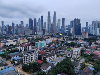 Obraz premium Kuala Lumpur, Malaysia- 4 November 2020: View of Kuala Lumpur skyline during dusk . noise