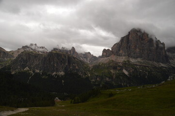 Fototapeta premium Hiking and climbing in the dramatic and beautiful Cinque Torri mountains in the Dolomites of Northern Italy