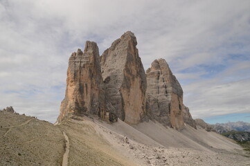 Fototapeta premium Hiking around the stunning and dramatic Drei Zinnen / Tre Cime di Lavaredo mountains in the Dolomites of Northern Italy