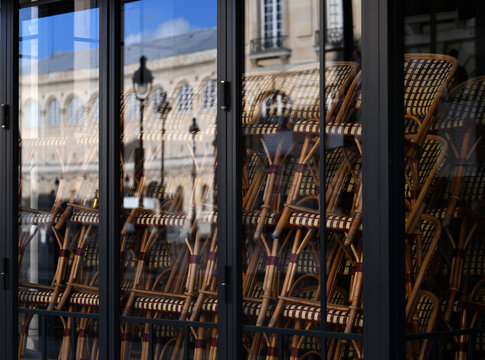 Caf&eacute; parisien ferm&eacute; pr&egrave;s du Panth&eacute;on 