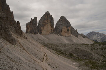 Hiking around the stunning and dramatic Drei Zinnen / Tre Cime di Lavaredo mountains in the Dolomites of Northern Italy