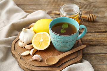 Obraz na płótnie Canvas Cup of healthy garlic tea on table