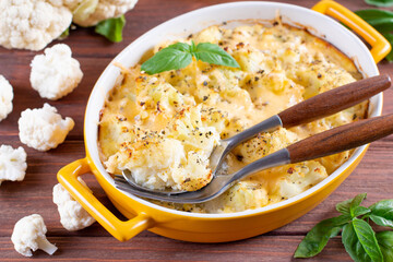 Cauliflower gratin with bechamel sauce with basil