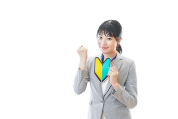 初心者マークを持つ若いビジネスパーソン