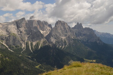Obraz premium Hiking and climbing in the stunning valleys and mountains of Val di Fiemme in the Dolomites, Italy