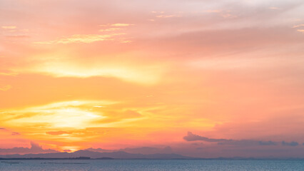 Obraz premium sunset over the sea in the evening