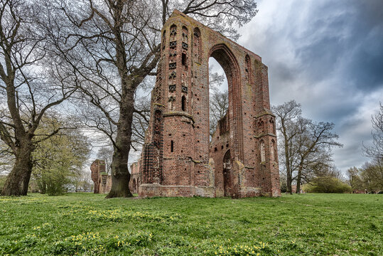 Die Ruine von Kloster Eldena in Greifswald