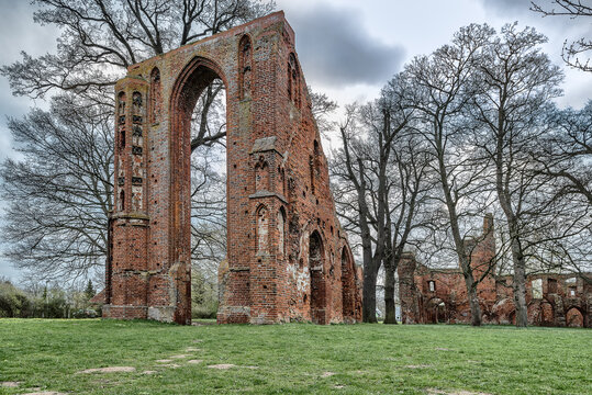 Torbogen vom Kloster Eldena bei Greifswald
