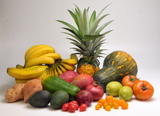 Composición fotográfica con frutas y verduras