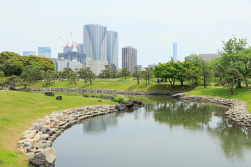 浜離宮庭園と勝どきのタワーマンション