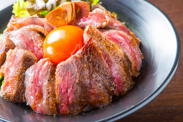 高級国産牛ステーキ丼