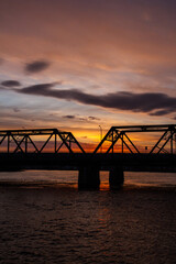 Obraz premium sunset over the bridge