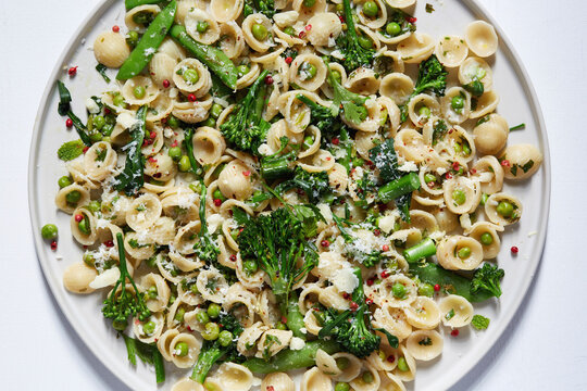Orecchiette with broccoli and peas on plate