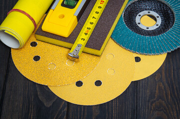 Set of abrasive tools and construction tape for cleaning or sanding various objects