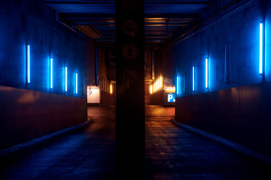 Fototapeta underground tunnel full of neons